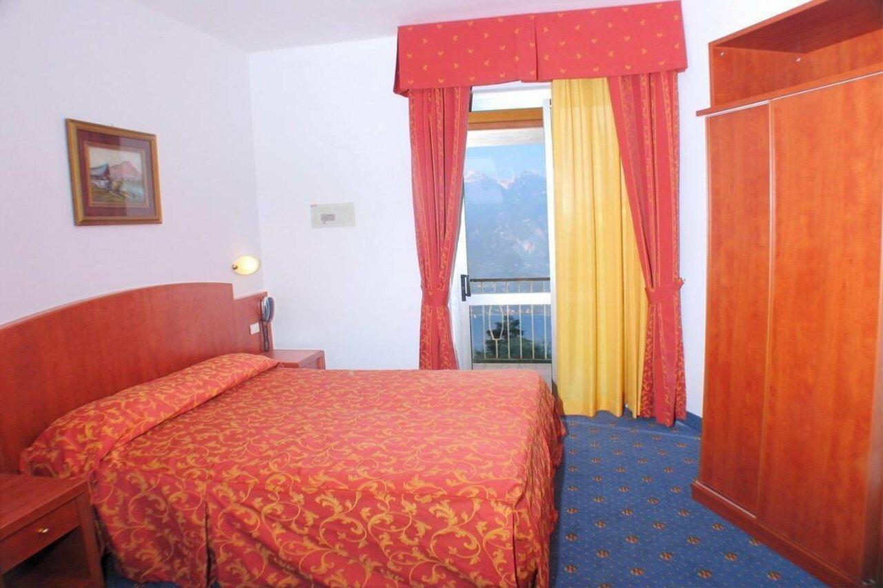 Hotel Astor Limone sul Garda Luaran gambar