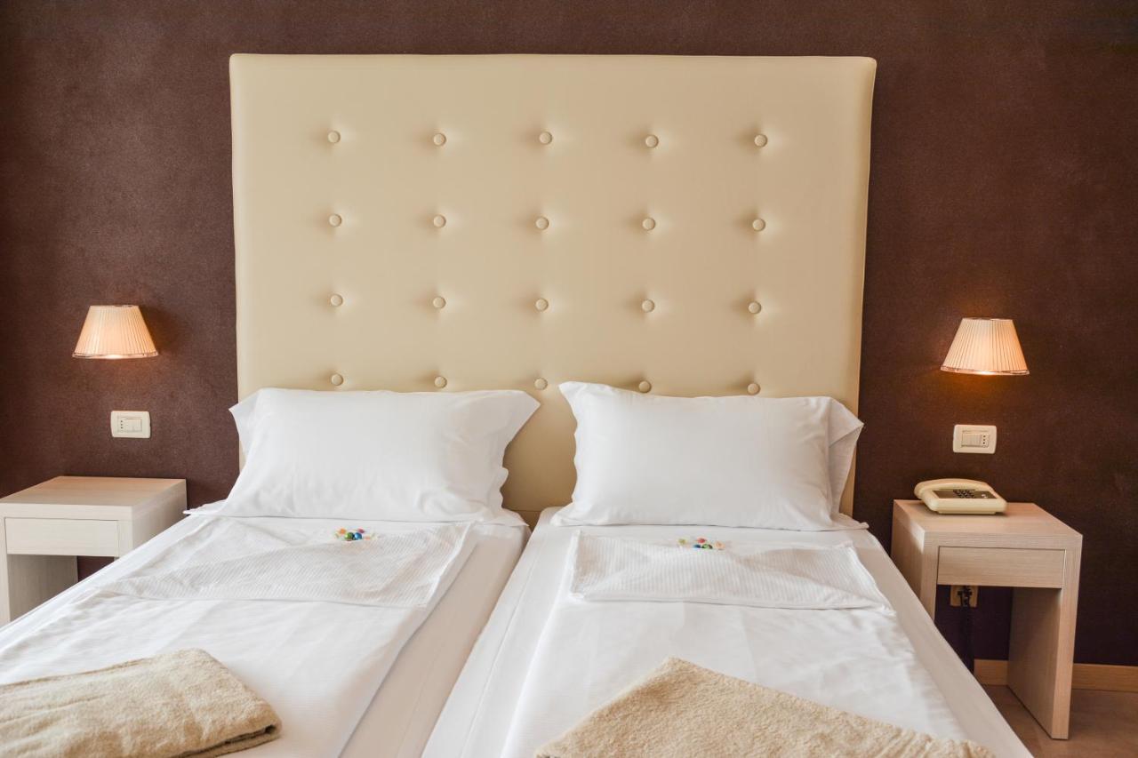 Hotel Astor Limone sul Garda Luaran gambar
