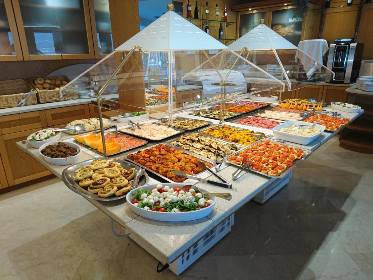 Hotel Astor Limone sul Garda Luaran gambar