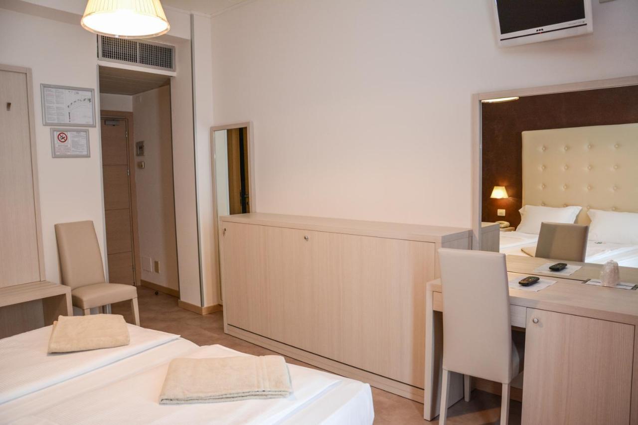 Hotel Astor Limone sul Garda Luaran gambar