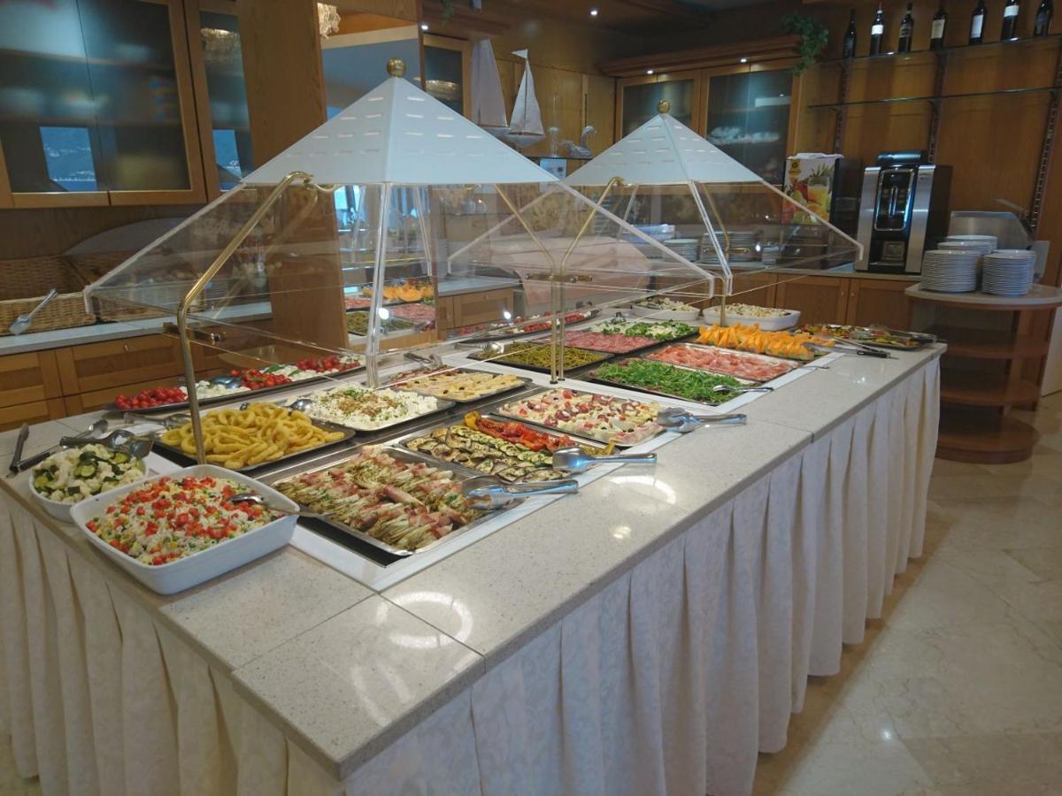 Hotel Astor Limone sul Garda Luaran gambar