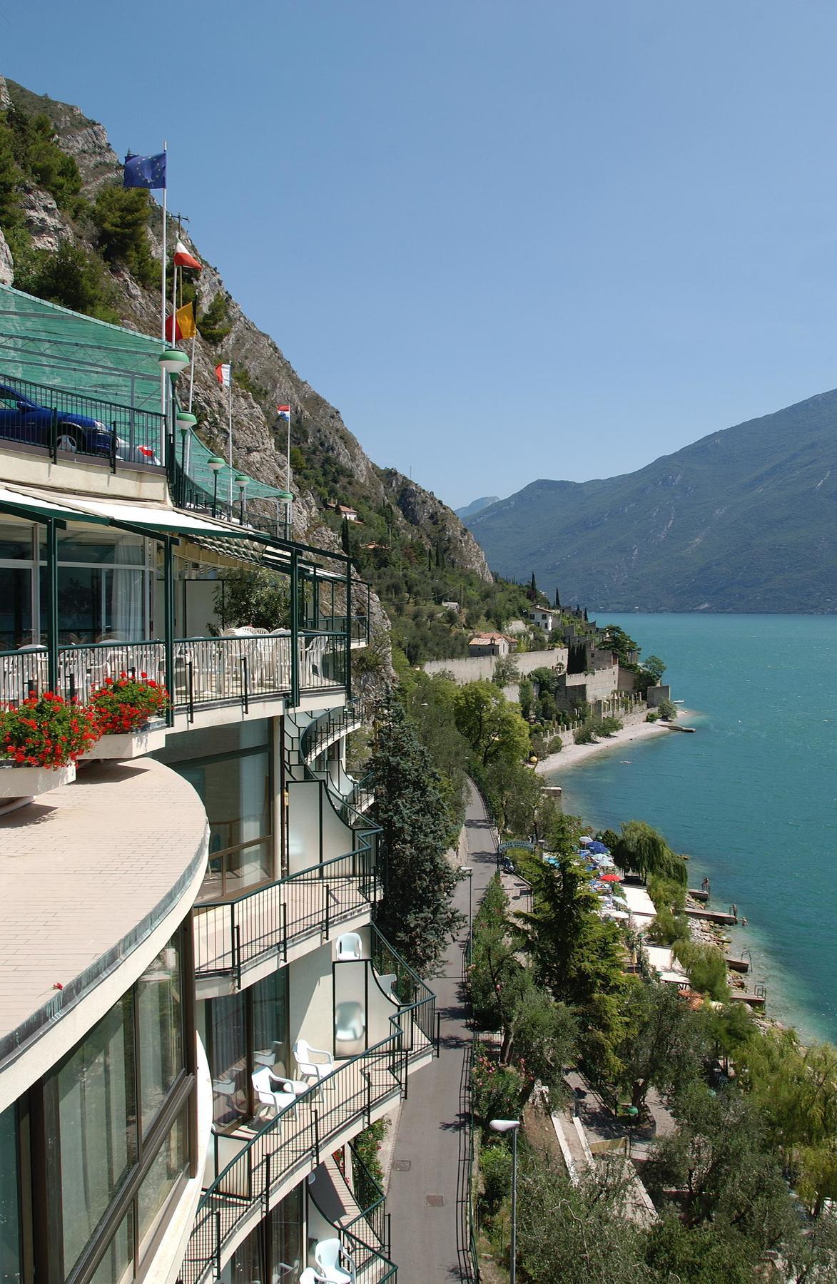 Hotel Astor Limone sul Garda Luaran gambar